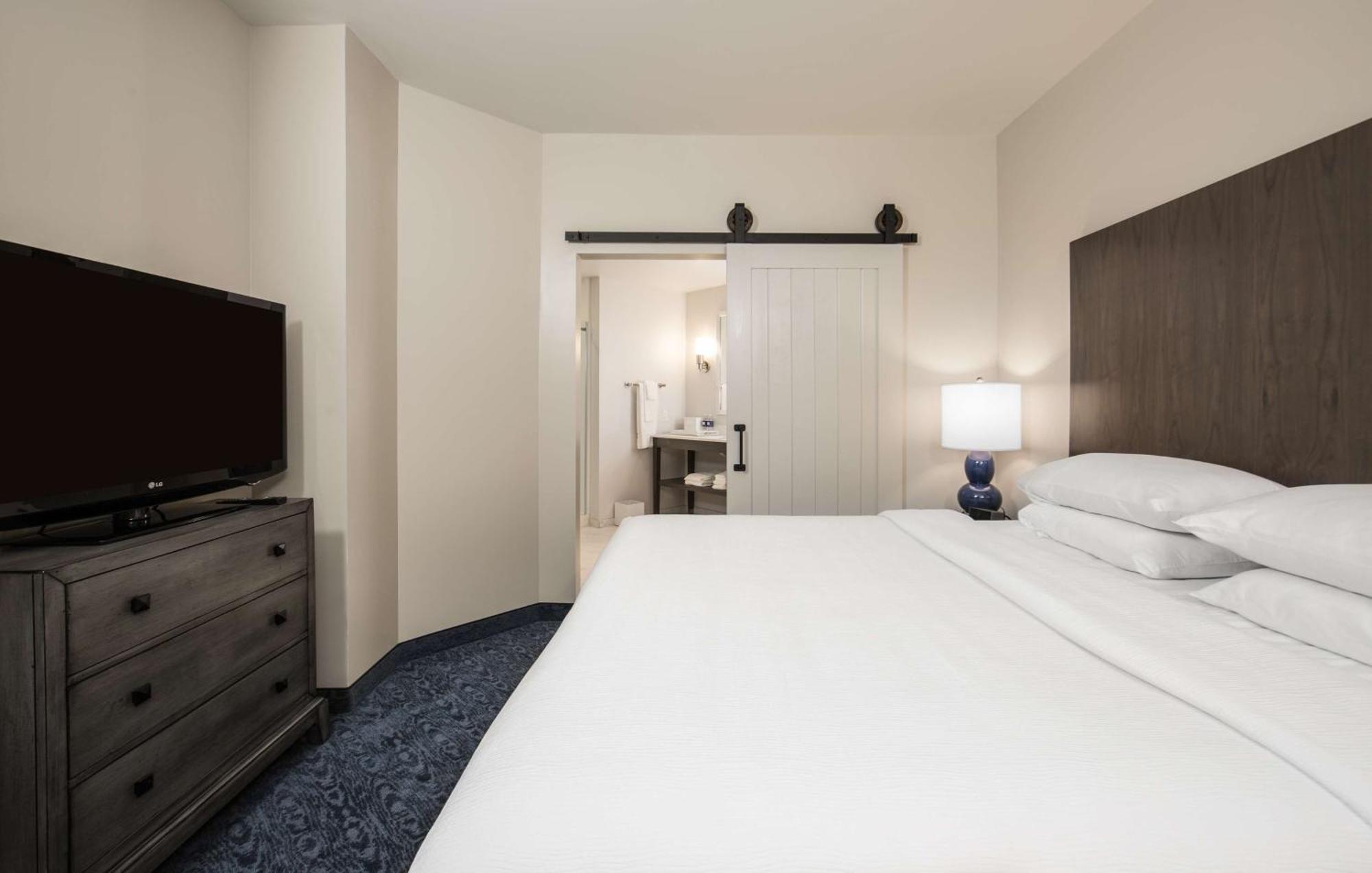 Hotel Renovo Des Moines Urbandale,Tapestry Collection Hilton Exterior foto